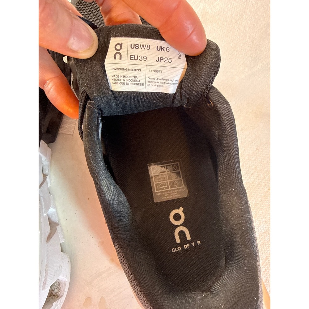 On Cloudflyer Black White Running Shoes Womens 8 71.98671 Swiss Engineering - Picture 8 of 10